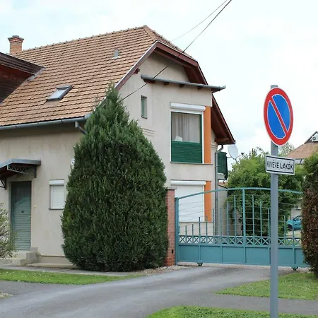 Rote Apartman *