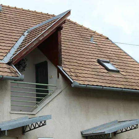 Rote Apartman
